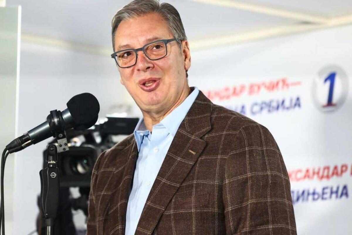 Vučić o penzijama i platama
