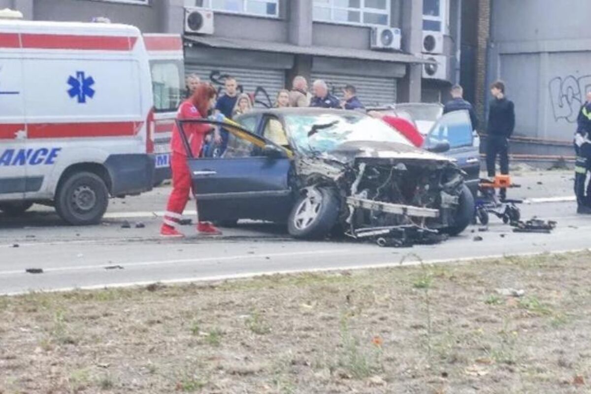 Teška nesreća u Višnjičkoj ulici na Karaburmi