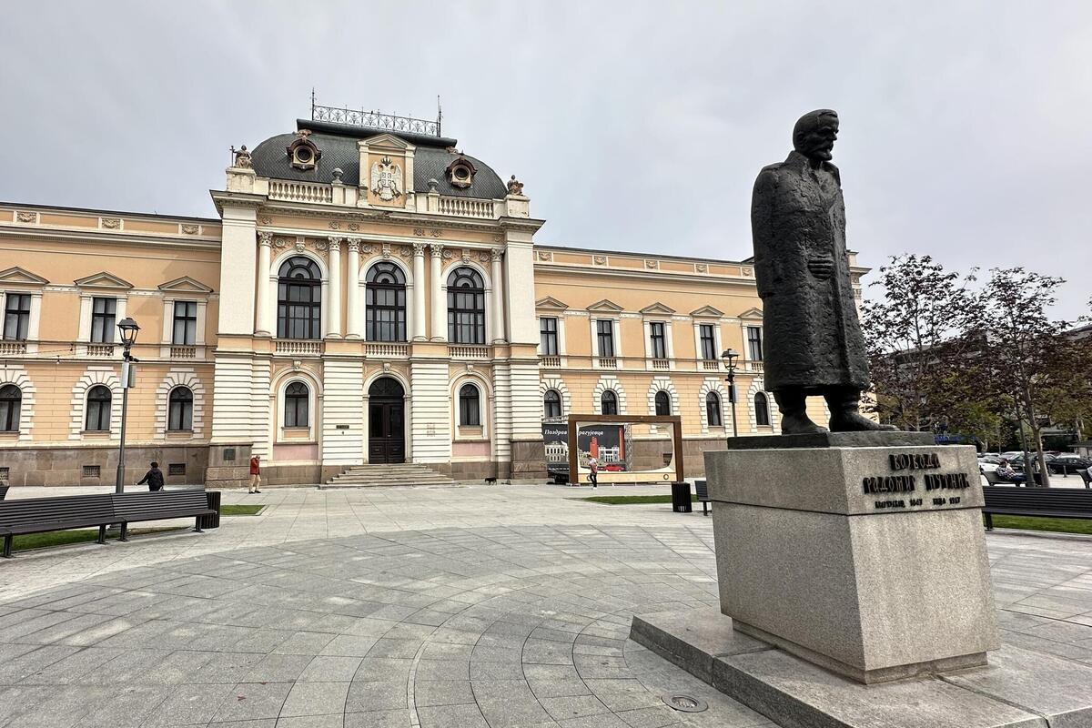 Oskrnavljen spomenik žrtvama revolucionarnog terora u Kragijevcu