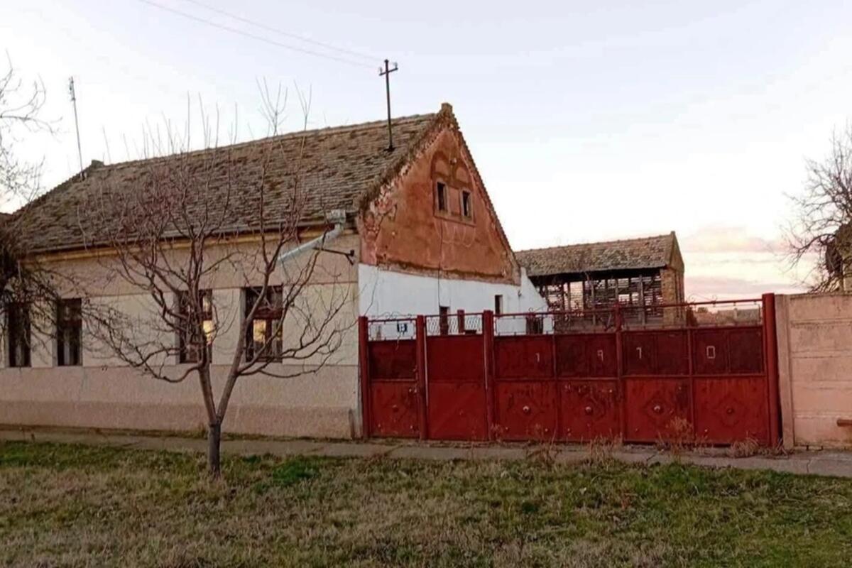 Seosko domaćinstvo u Samošu, u opštini Kovačica, prodaje se za 25.000 evra,
