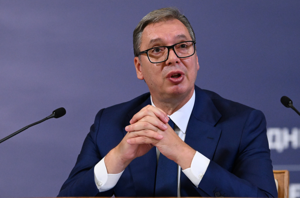 Vučić odgovara Ginteru Felingeru: "Čovek koji je hteo da sruši spomenik Milici Rakić"; "Pozivam ga na duel"