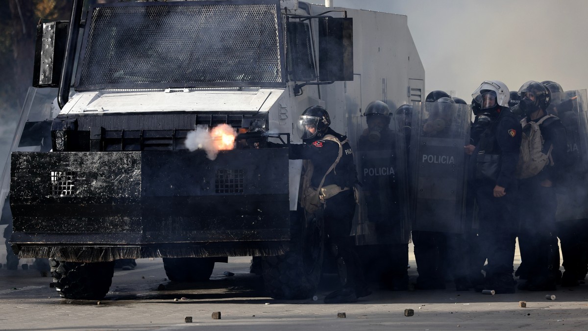 Masovni protesti u sedam država u Evropi: Izbili sukobi s policijom