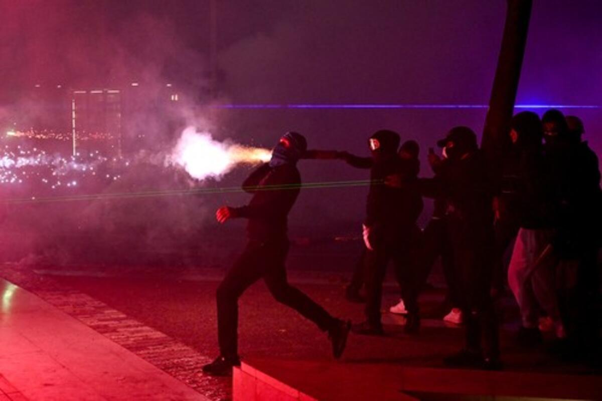 Sukob policije i demonstranata u Tirani