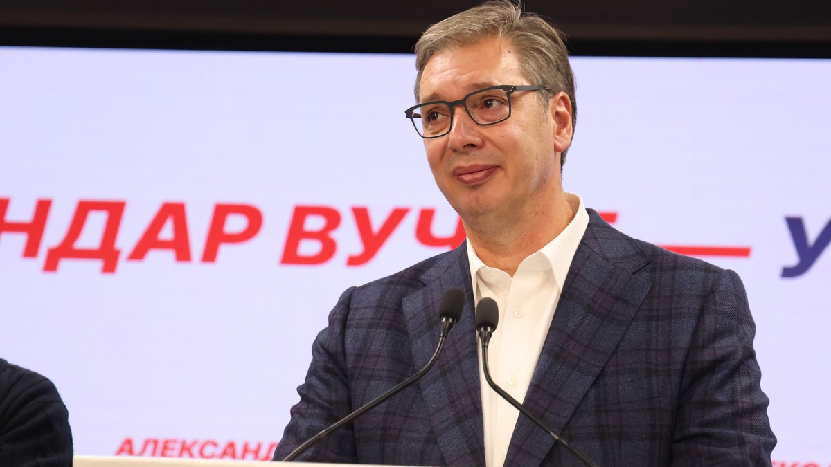 Šta je Vučić poručio posle poraza na izborima: