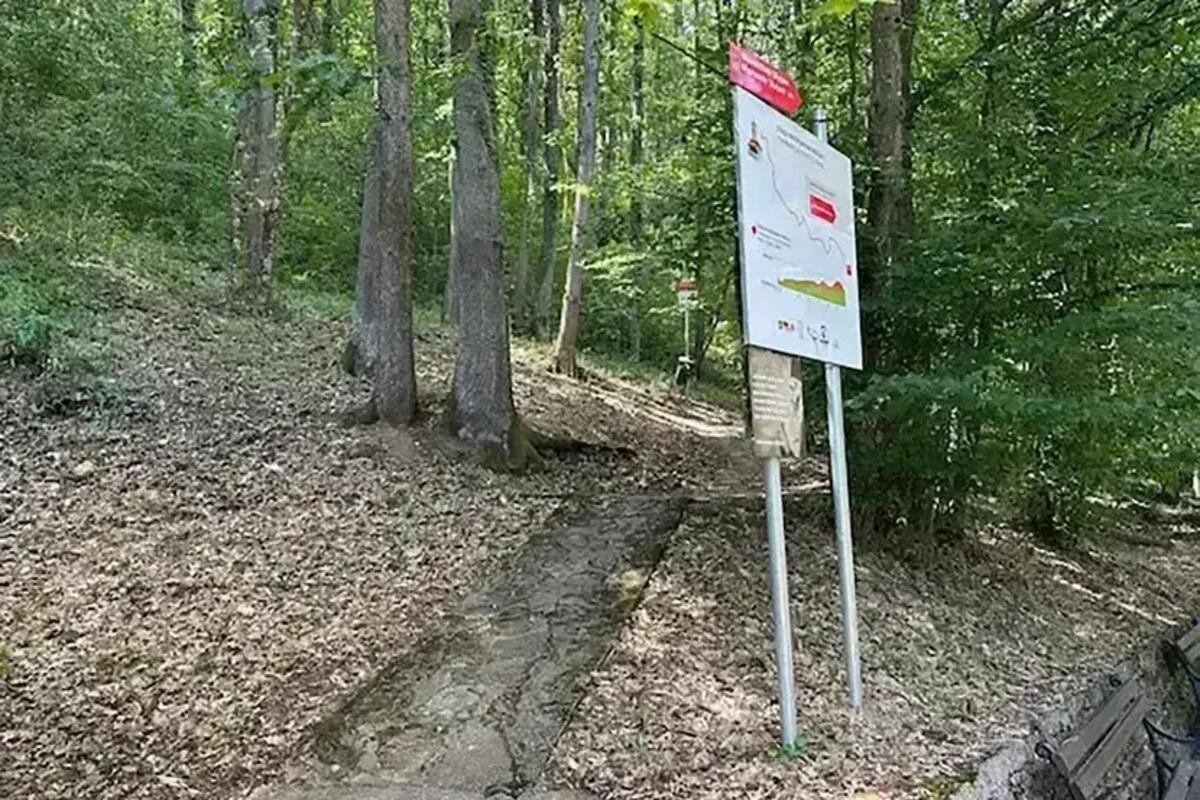 U banji Gornja Trepča se nalazi staza patrijarha Pavla