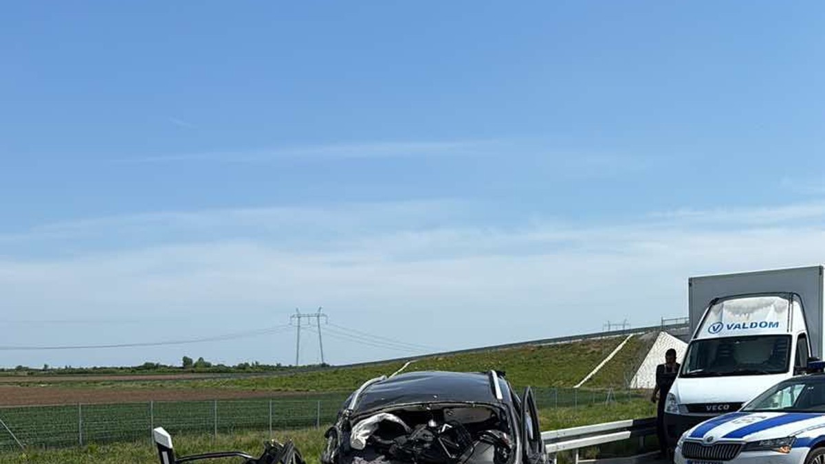 Krenuli u Sloveniju, pa na njih naleteo "ford" sa 130 na sat! Lekari se bore za život jedinom preživelom putniku (22)