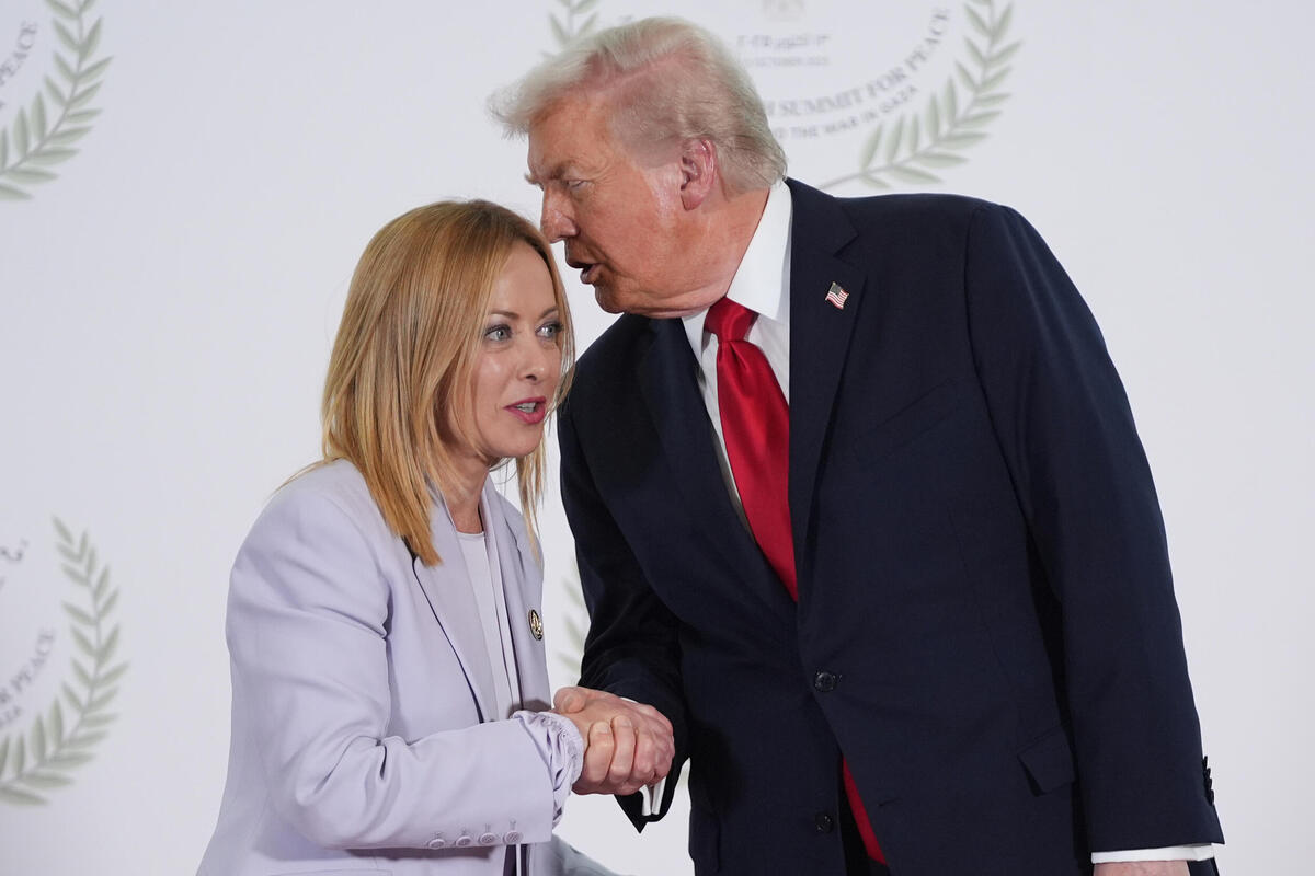 Tramp ovlači američku vojsku iz Italije i Španije