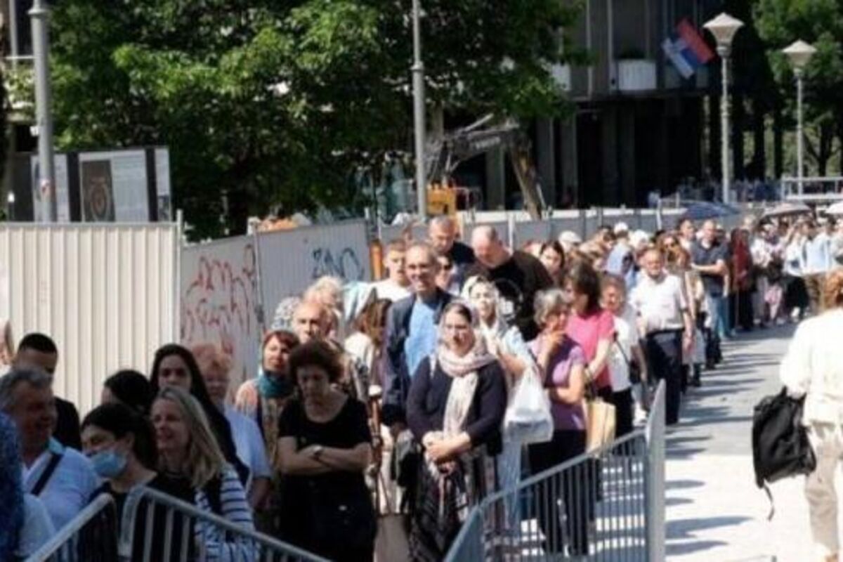 Ostalo je još 100.000 tračica sa pojasa Presvete Bogorodice u Hramu Svetog Save