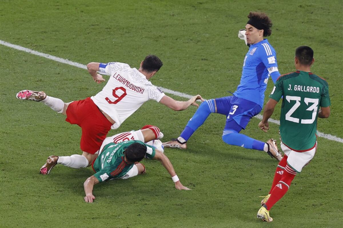 Meksikanci - mladost, iskustvo i naturalizovani igrači: Očoa uz rame Ronaldu i Mesiju, Mora najmlađi Sombreros