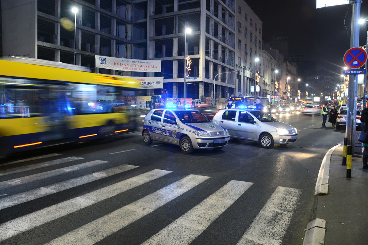 Građani spasavali povređenog vozača autobusa na Brakovom mostu