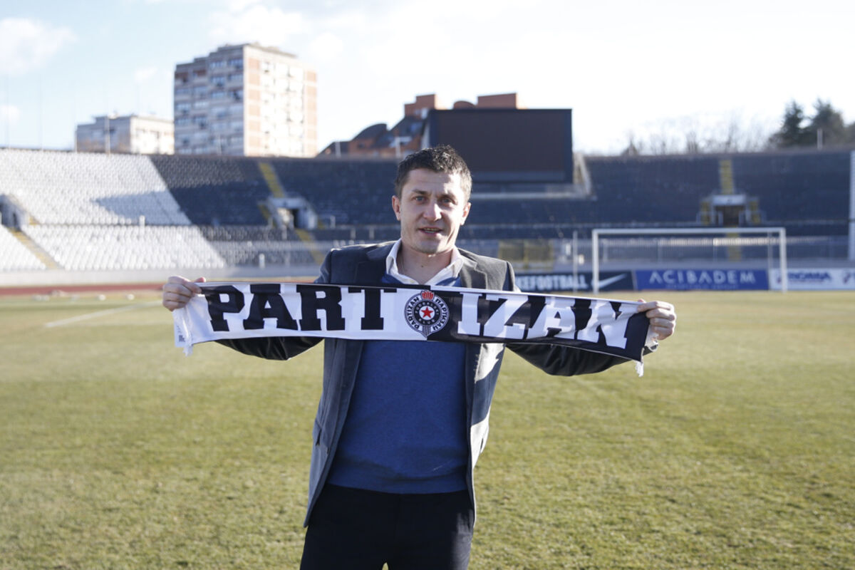 "SALE SE VRATIO KUĆI!" FK Partizan potvrdio da je legendarni Saša Ilić novi trener crno-belih!