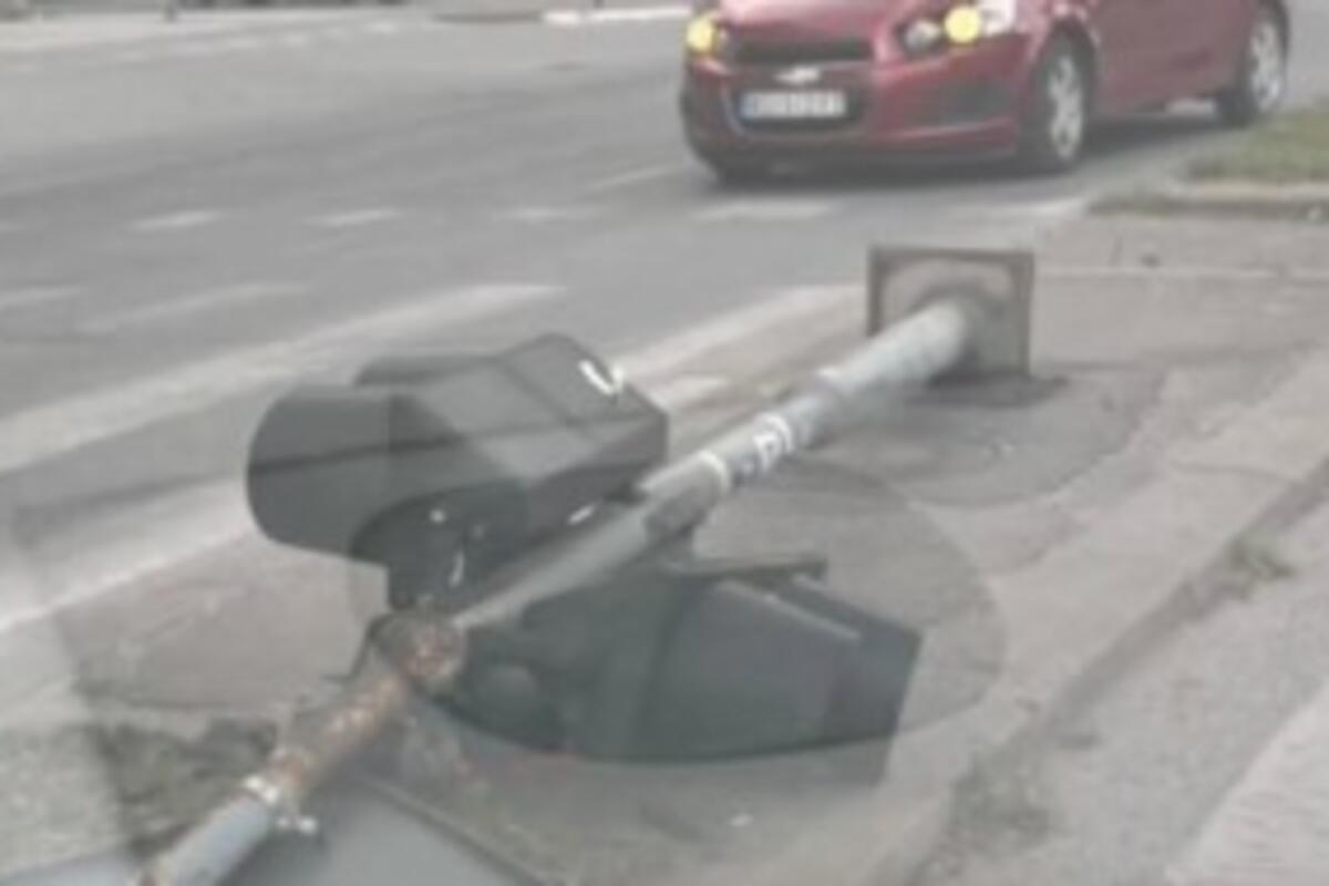 Nevreme oborilo semafor u Novom Sadu