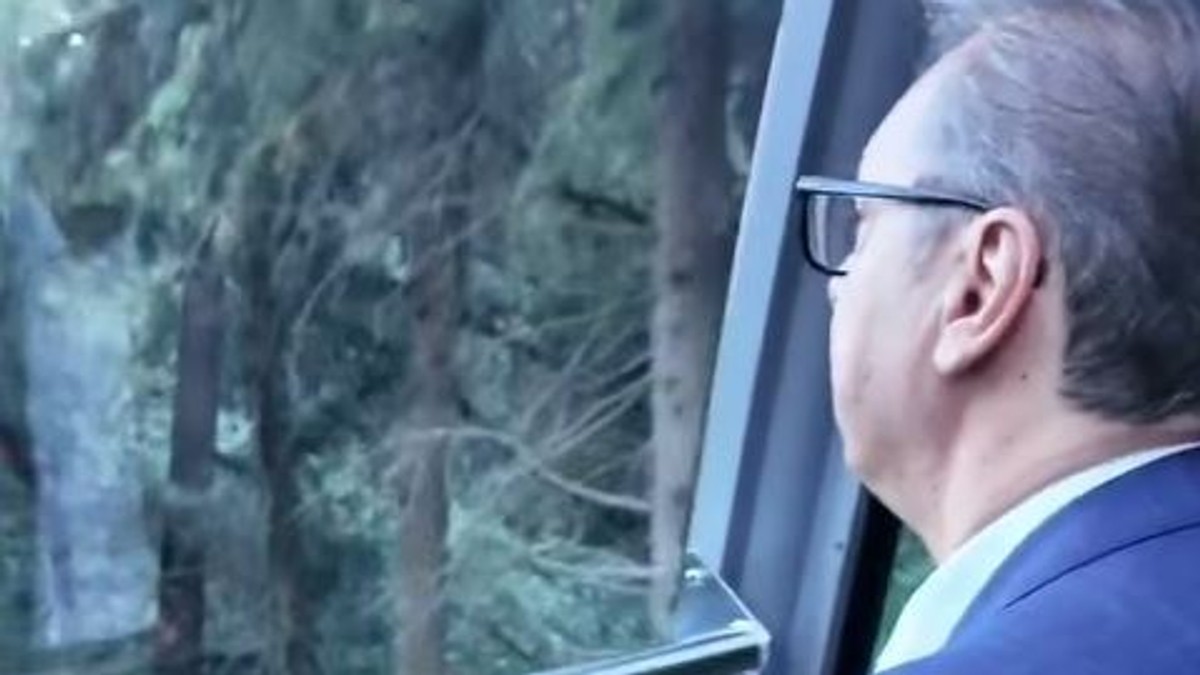Vučić se Oglasio iz Gruzije: Podelio snimak sa žičare u Tbilisiju