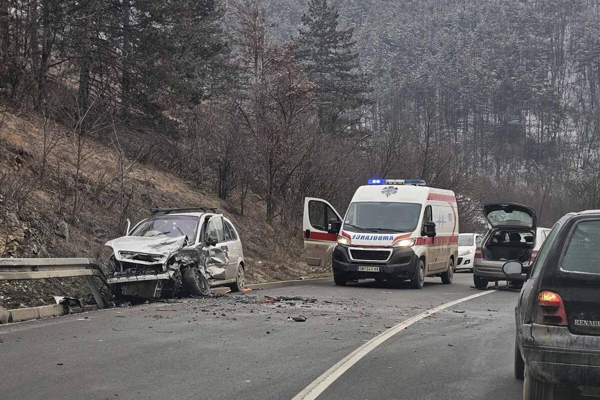 Sudarili se kamion i dva vozila kod Užica