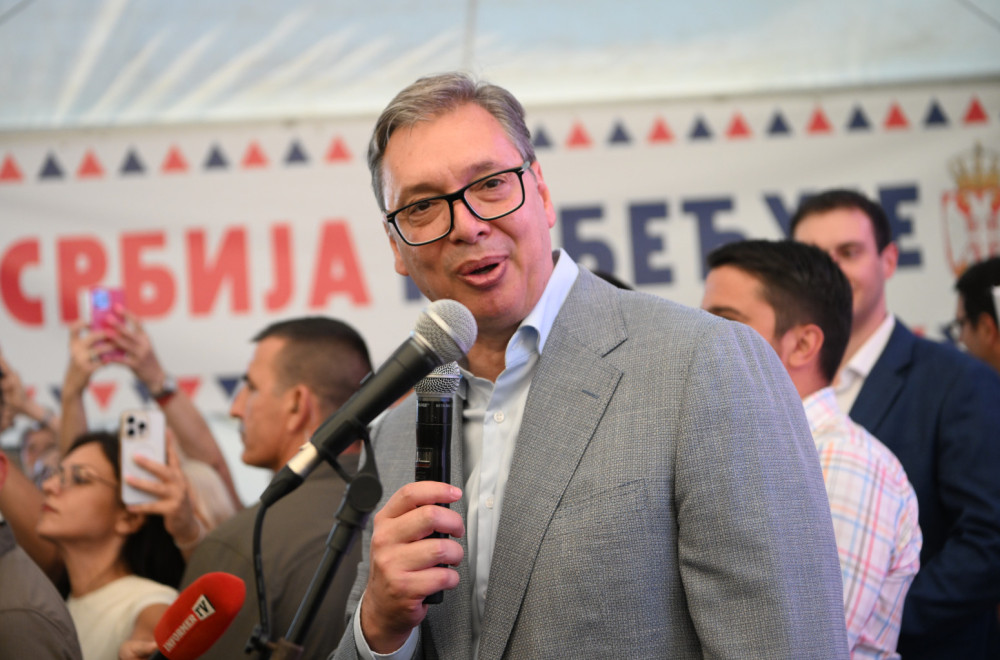Vučić sa građanima u Loznici: "Hvala narodu, sačuvali smo suverenitet"; "Pristojnu Srbiju ne mogu da pobede"