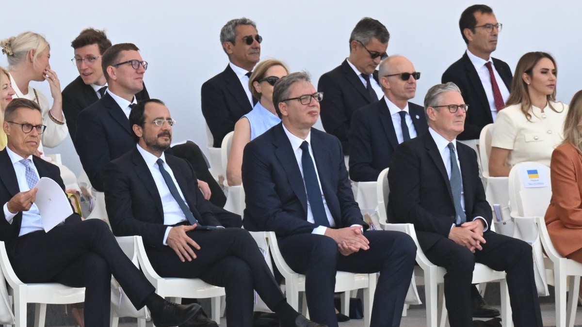 Hrvatski mediji pokušali da objasne zašto je Vučić sedeo u prvom redu, a Plenković u drugom
