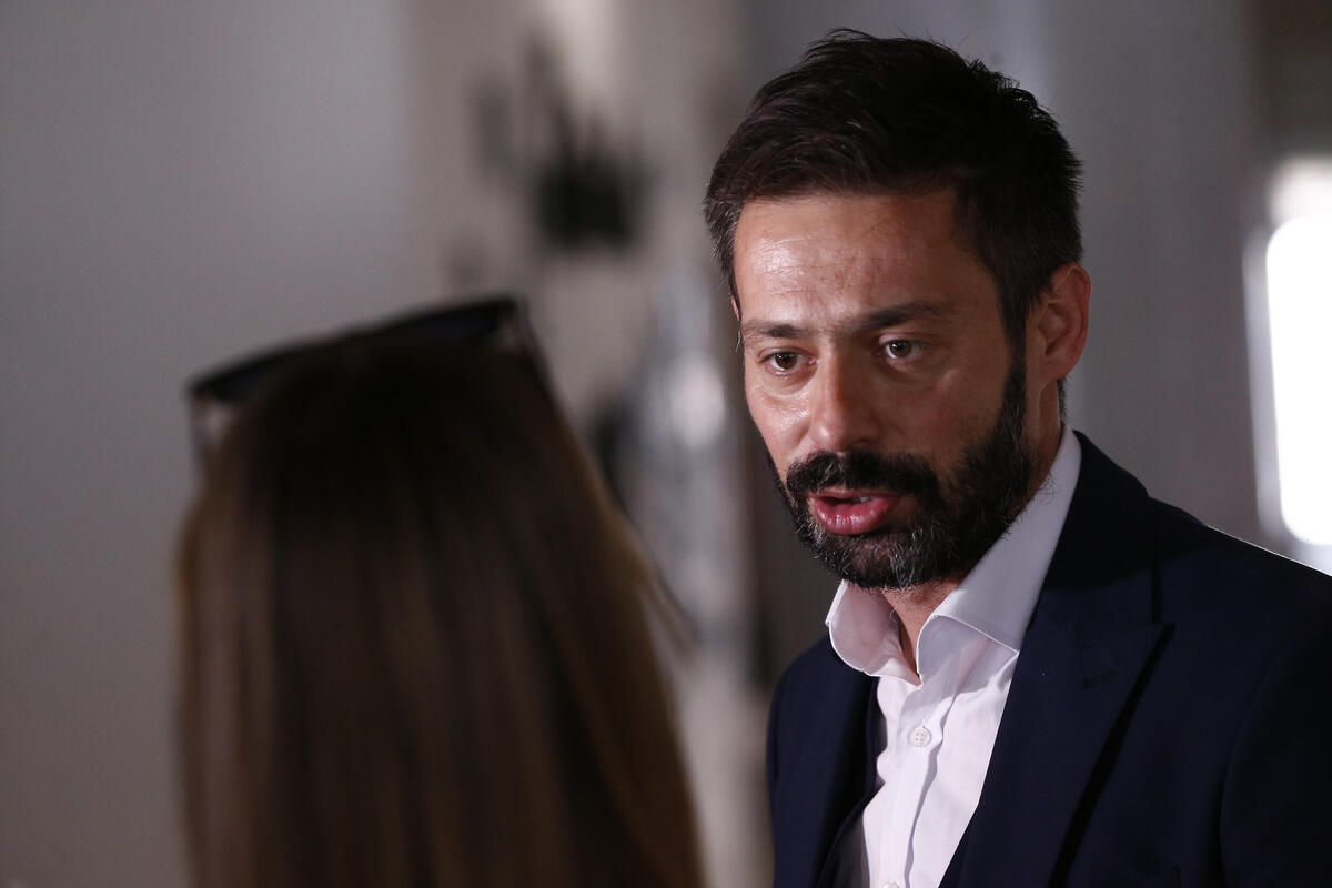 Milan Vasić pokazao suprugu i sina