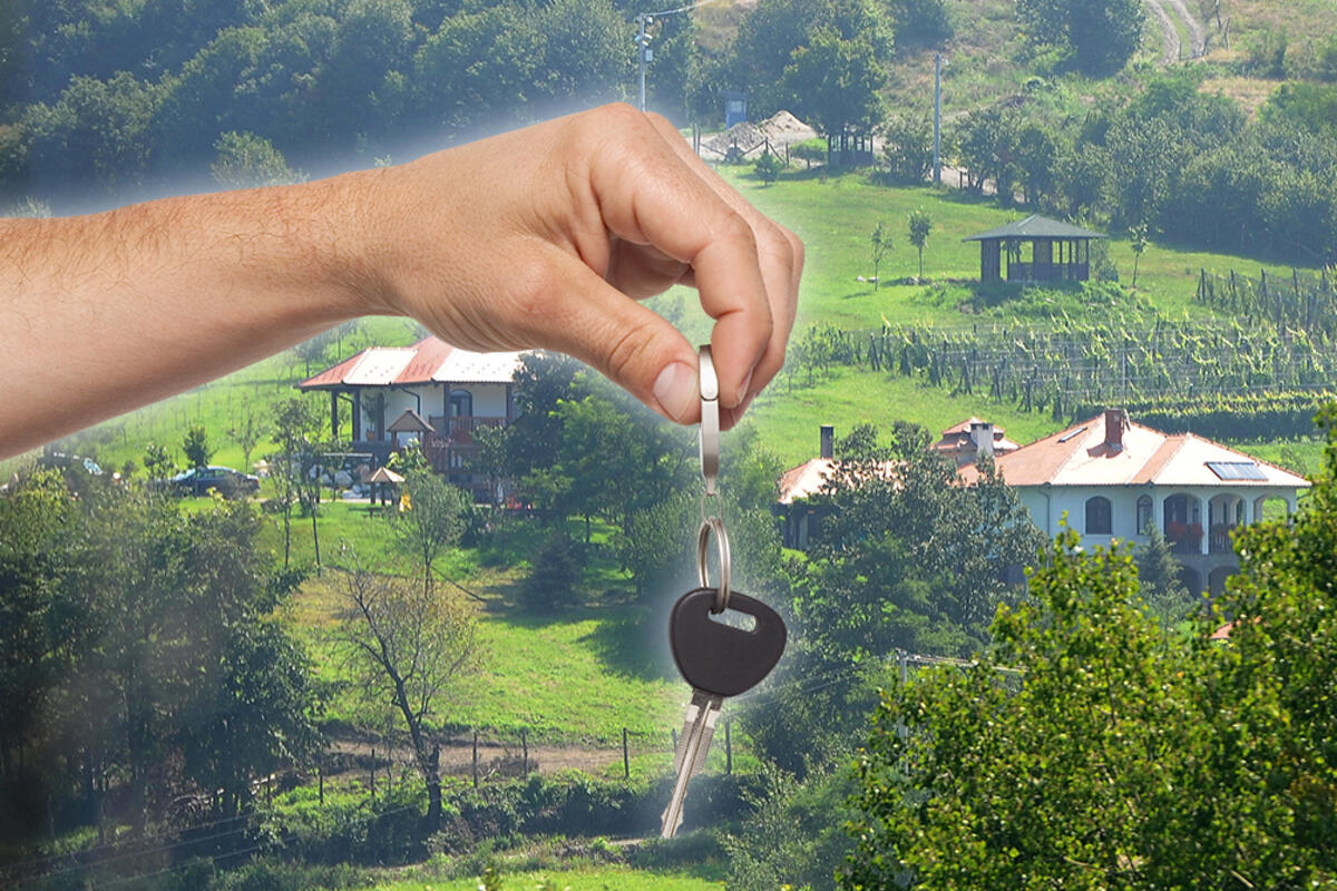 Prodaje se plac na Avali