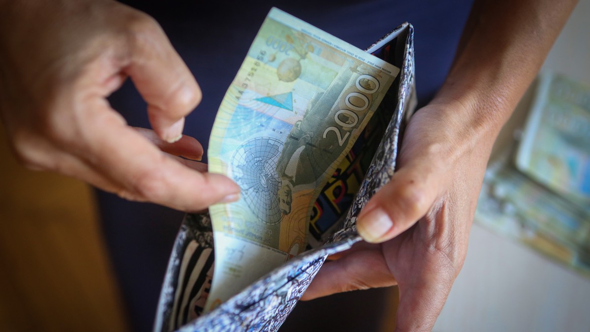 VODIČ ZA ISPLATU POMOĆI: Ko od septembra dobija 25.000 dinara, a kome od oktobra leže 65.000?