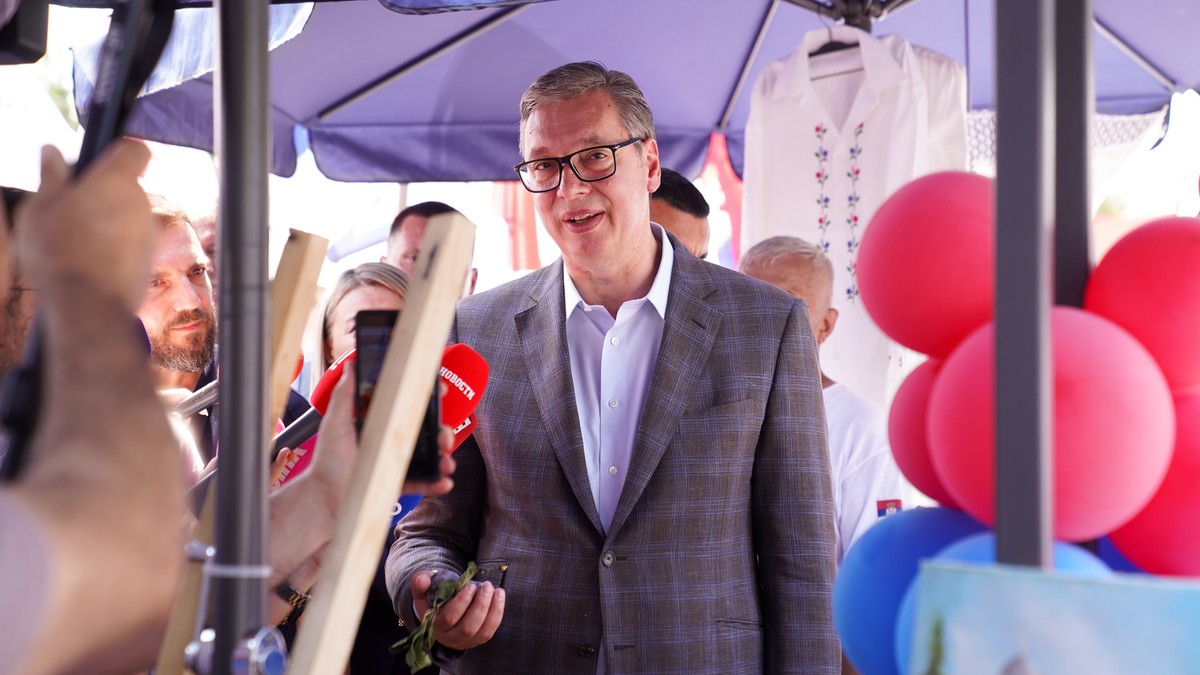 Vučić u Lapovu: Zahvalan sam što ste čuvali šljivu kad su hteli da nam otmu državu