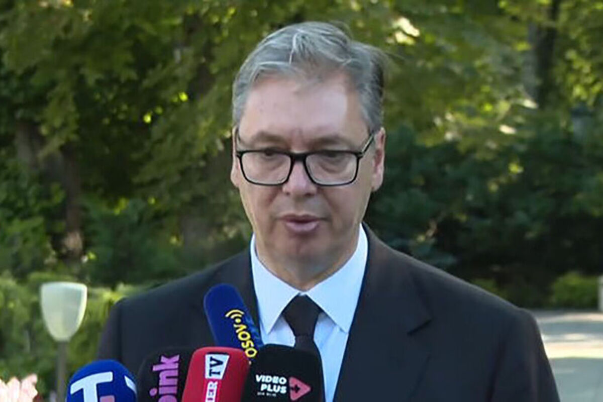Vučić je primio danas u oproštajnu posetu ambasadora Mađarske