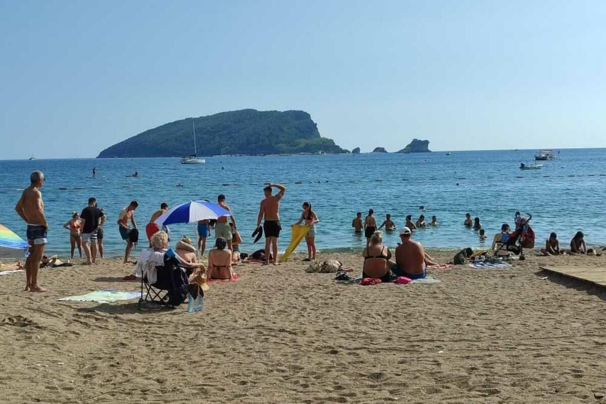Ovako je izgledao dan na plaži u Budvi 1963. godine
