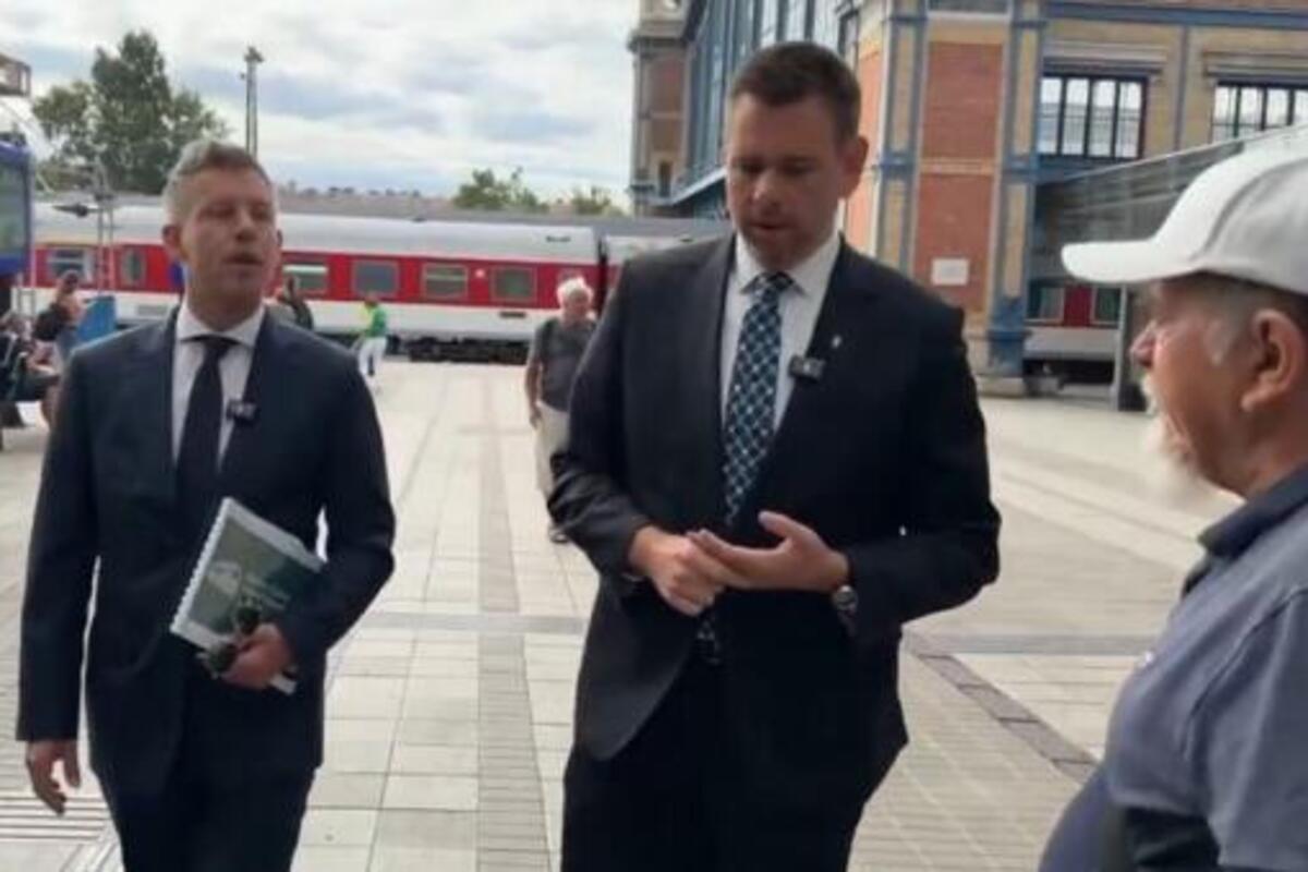 Muškarac pljunuo Petera Mađara nasred ulice