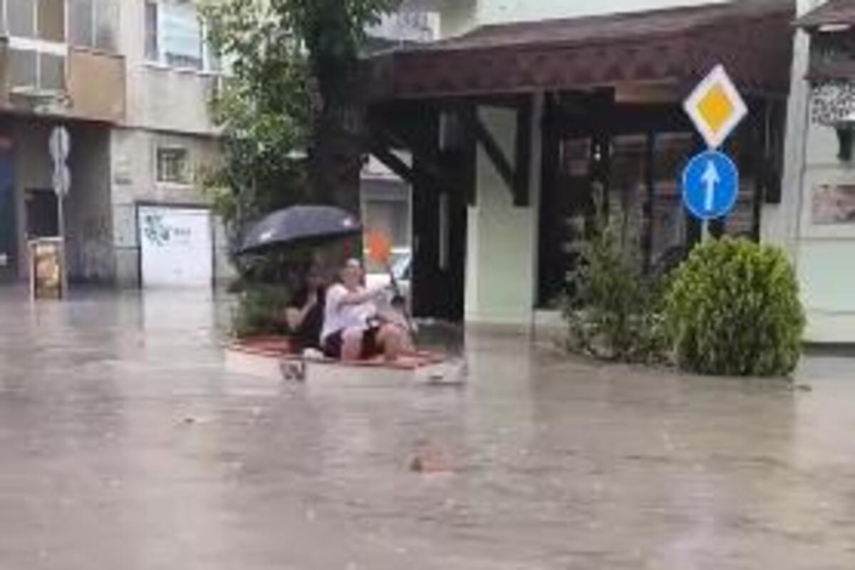 Bujične kiše i vetrovi uraganske snage razorili Varnu