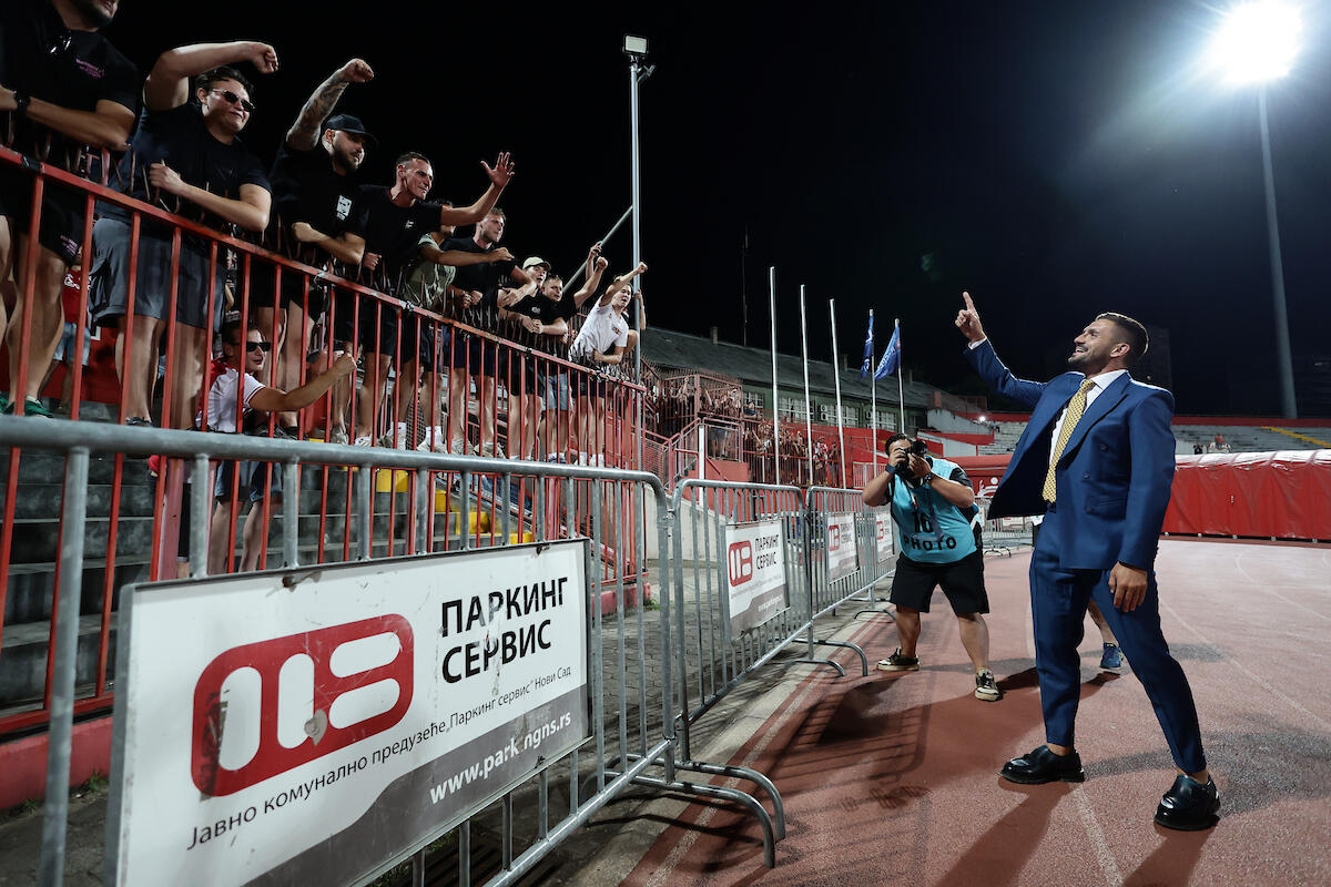 DUŠAN TADIĆ VODIO NAVIJANJE KOD PRISTALICA Ajaksa! Holanđani u transu zbog bivšeg kapitena