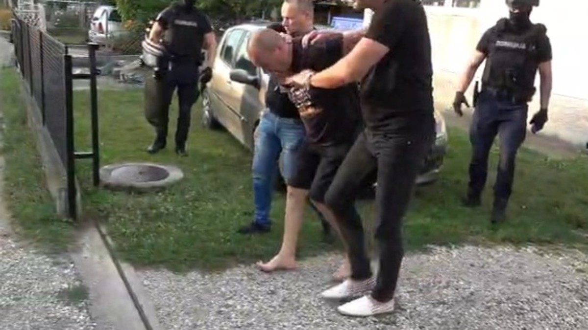 (Video) Ovako je uhapšen muškarac (55) osumnjičen da je pretio smrću Vučiću