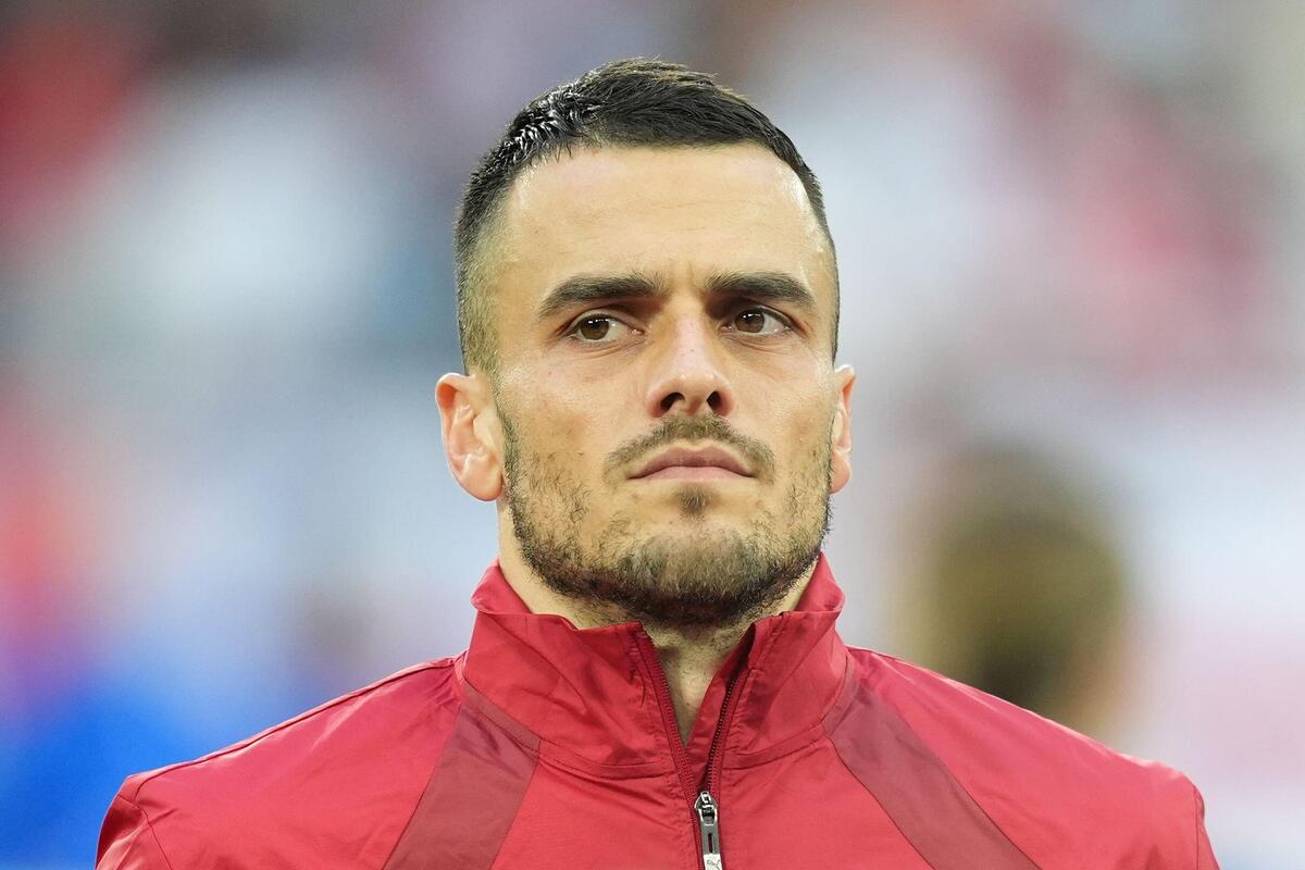 Kostić, ipak, oblači crveno-beli dres?