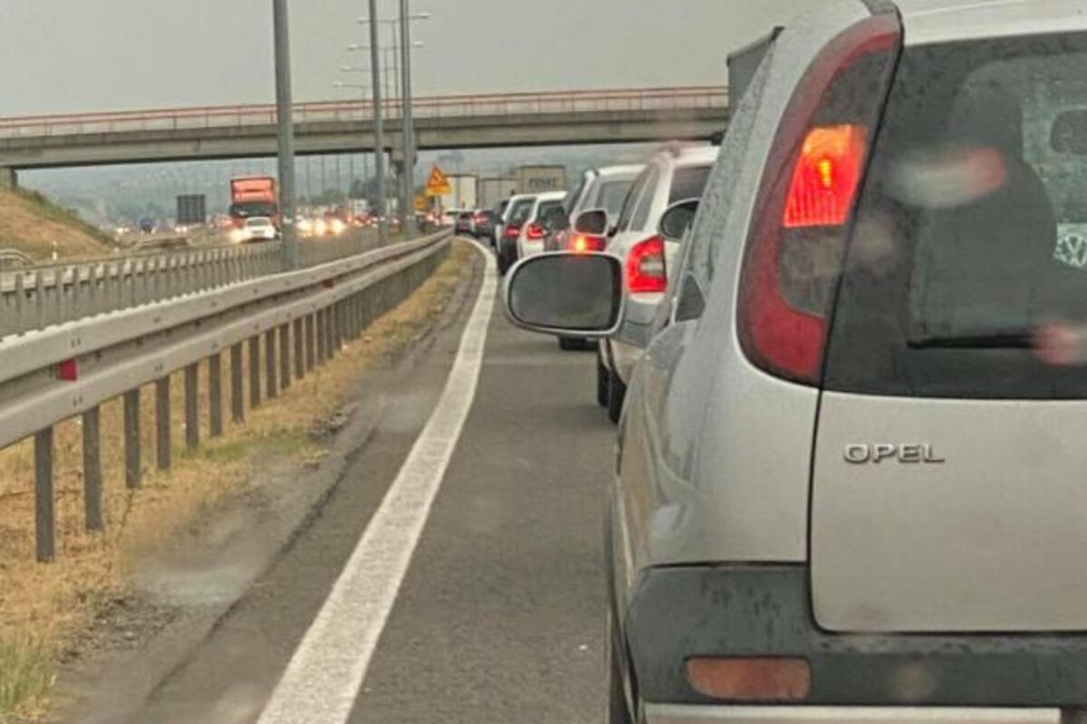 Automobil završio na njivi kod auto-puta Miloš Veliki