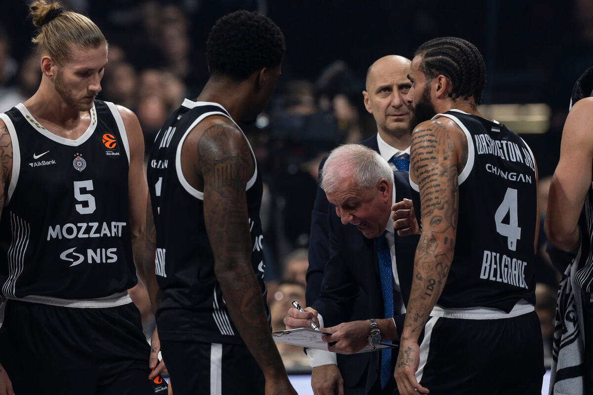 Napustio crno-bele i hoće da napiše knjigu o Partizanu