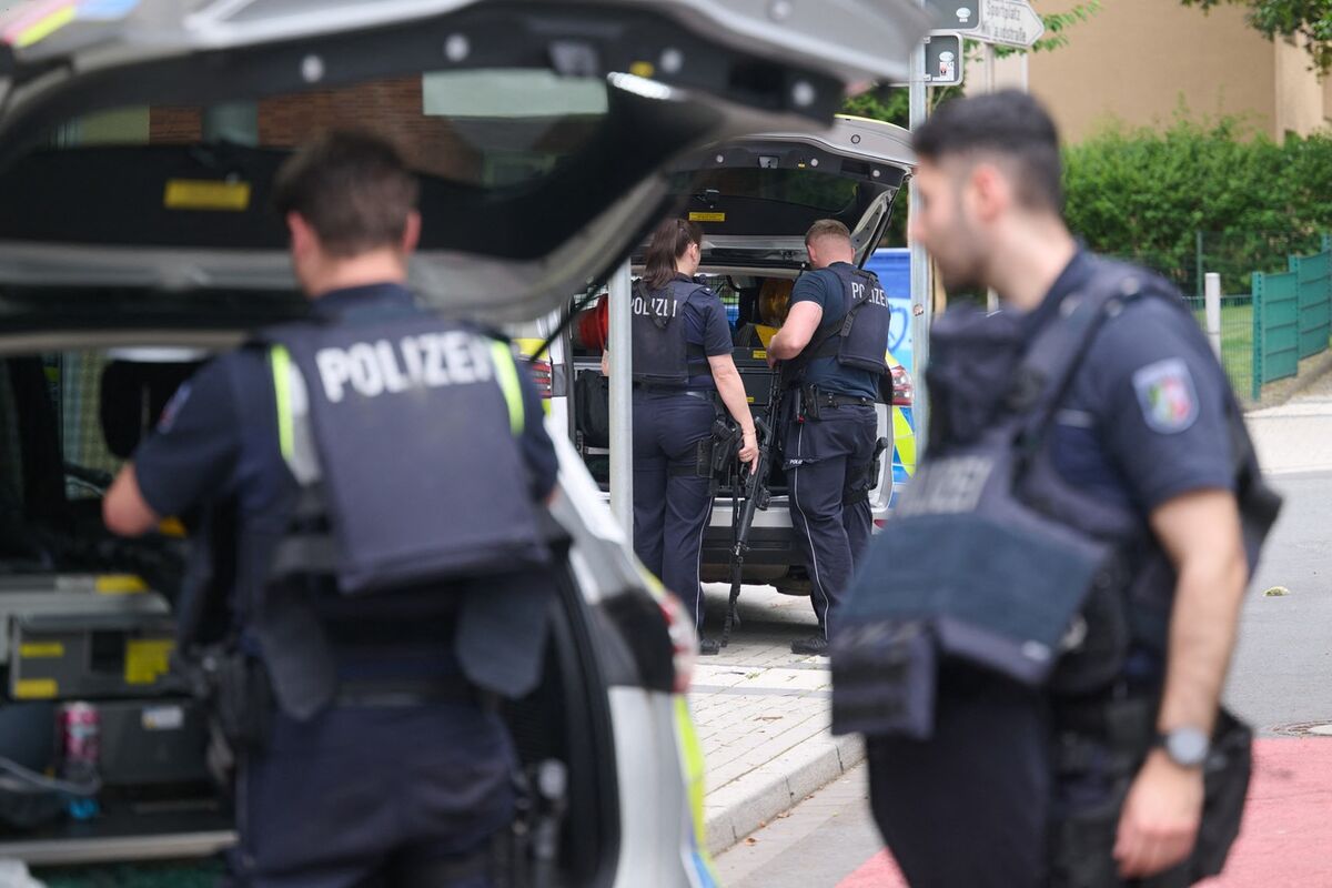 NAPAD KOJI JE ZAVIO ŠKOLU U CRNO: Mladić nasrnuo na bivšu devojku, domar izgubio život pokušavajući da pomogne