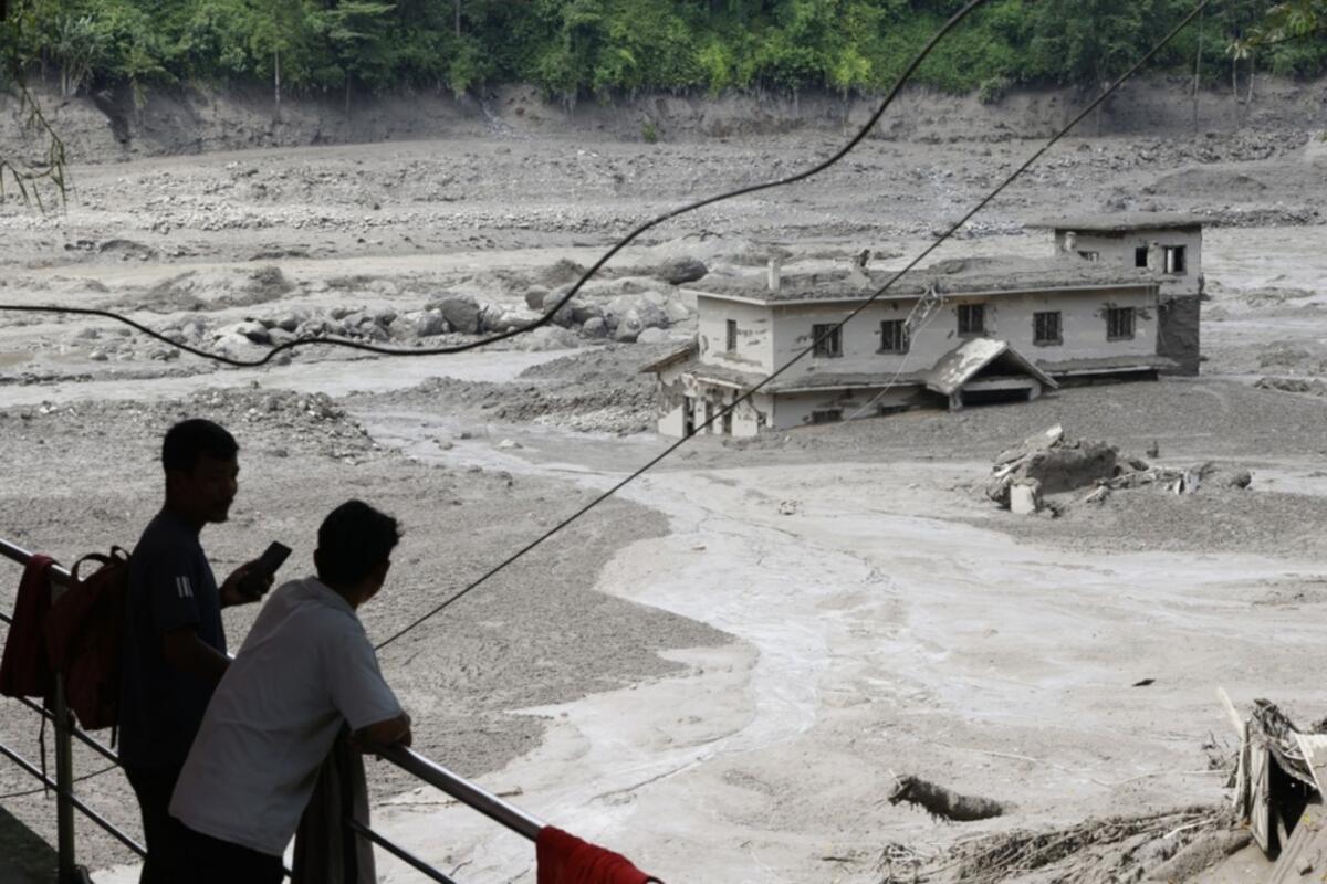 Glečer veličine 28 fudbalskih terena izazvao poplave u Nepalu