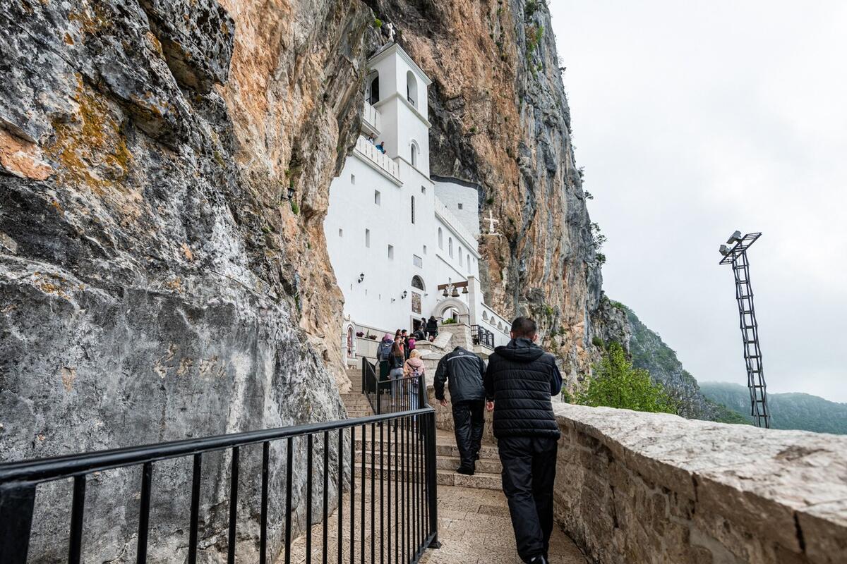 Slika manastira Ostrog od pre 100 godina