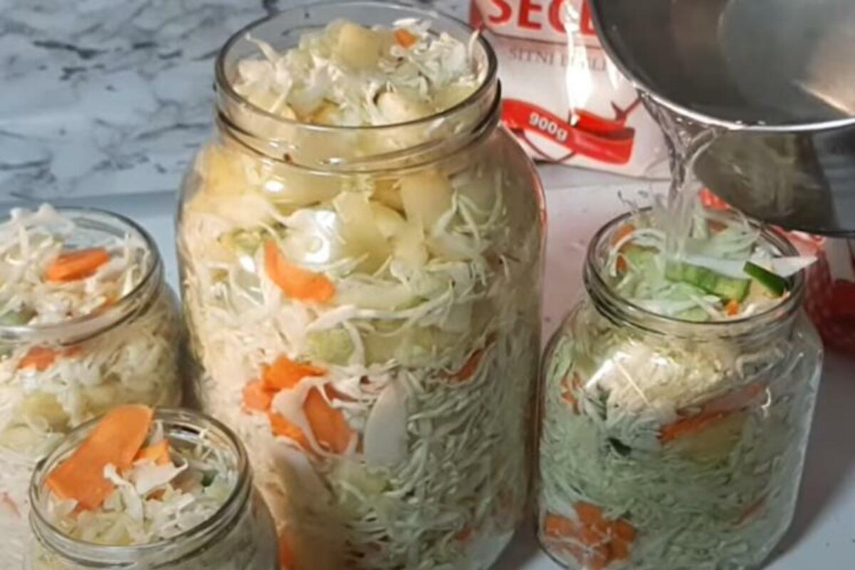 Šarena salata u tegli po jugoslovenskom receptu