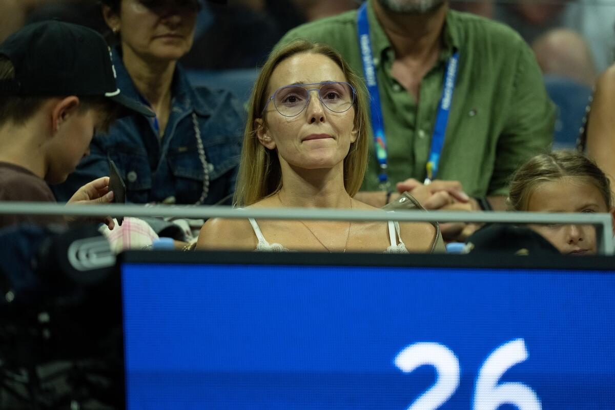 Jelena Đoković u zauvek modernoj jakni za prelaznu sezonu