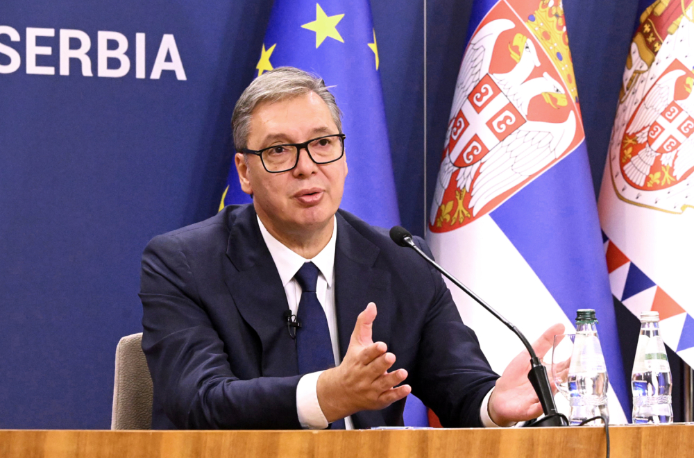 Vučić: "Od 1. decembra plate u javnom sektoru veće osam, u socijalnoj zaštiti 12 odsto" VIDEO