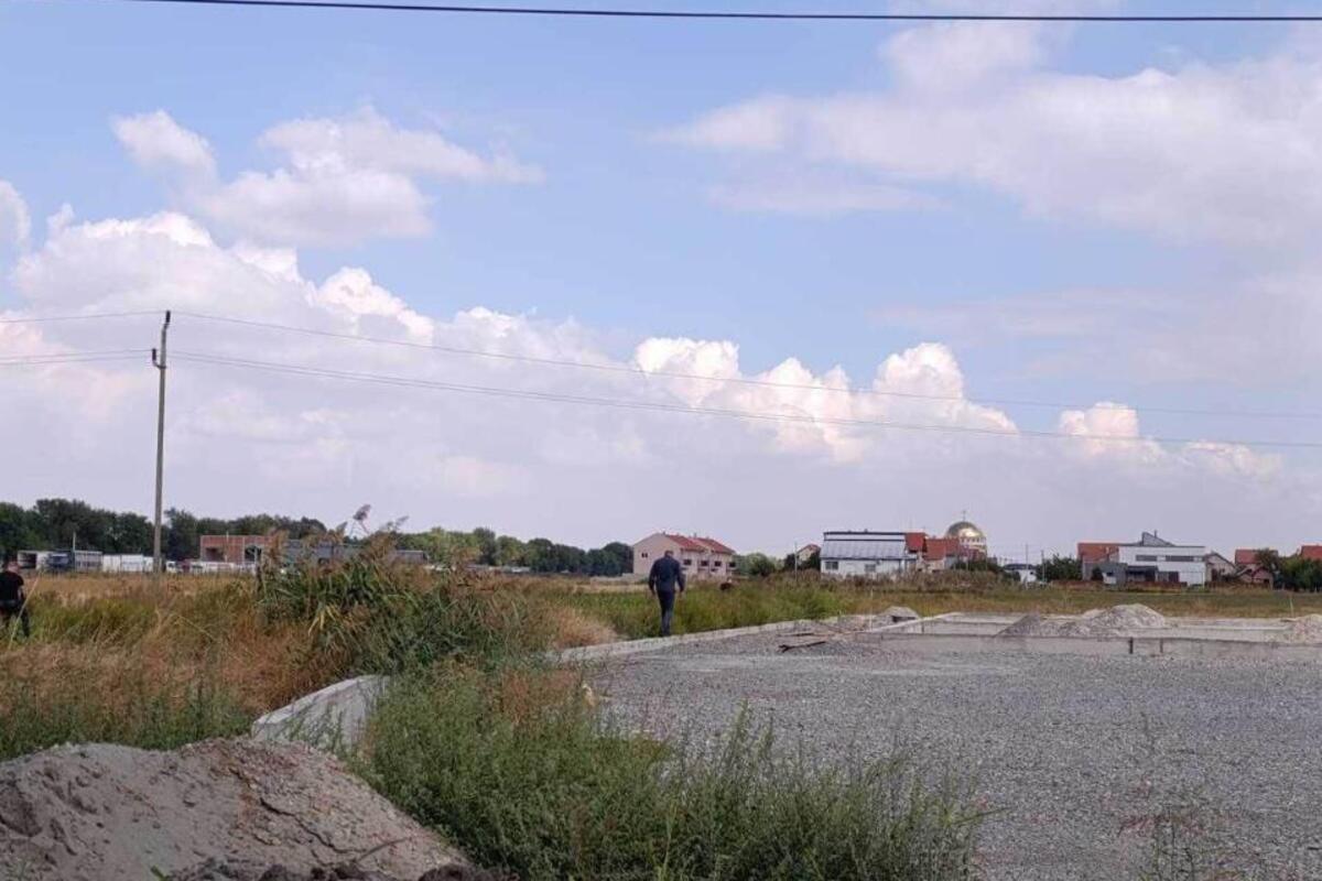 Pregazio muškarca kod tržnog centra u Novoj Pazovi pa pobegao