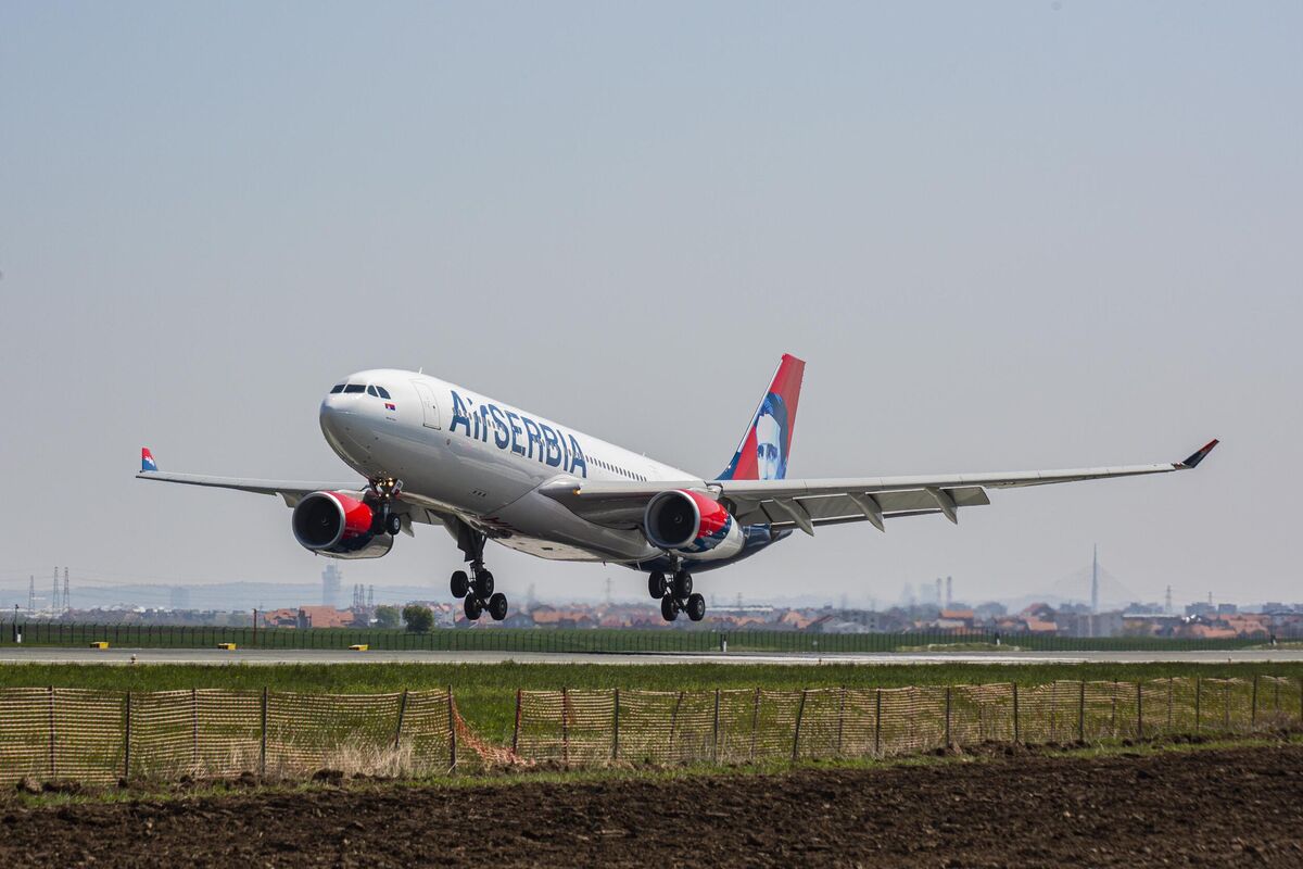 Oštećen avion Er Srbije na aerodromu u Parizu